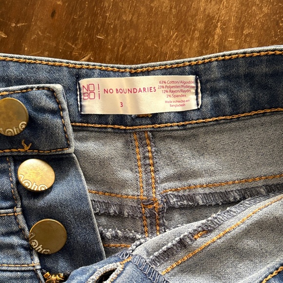 No Boundaries Triple Button Blue Jean Shorts - Picture 3 of 3